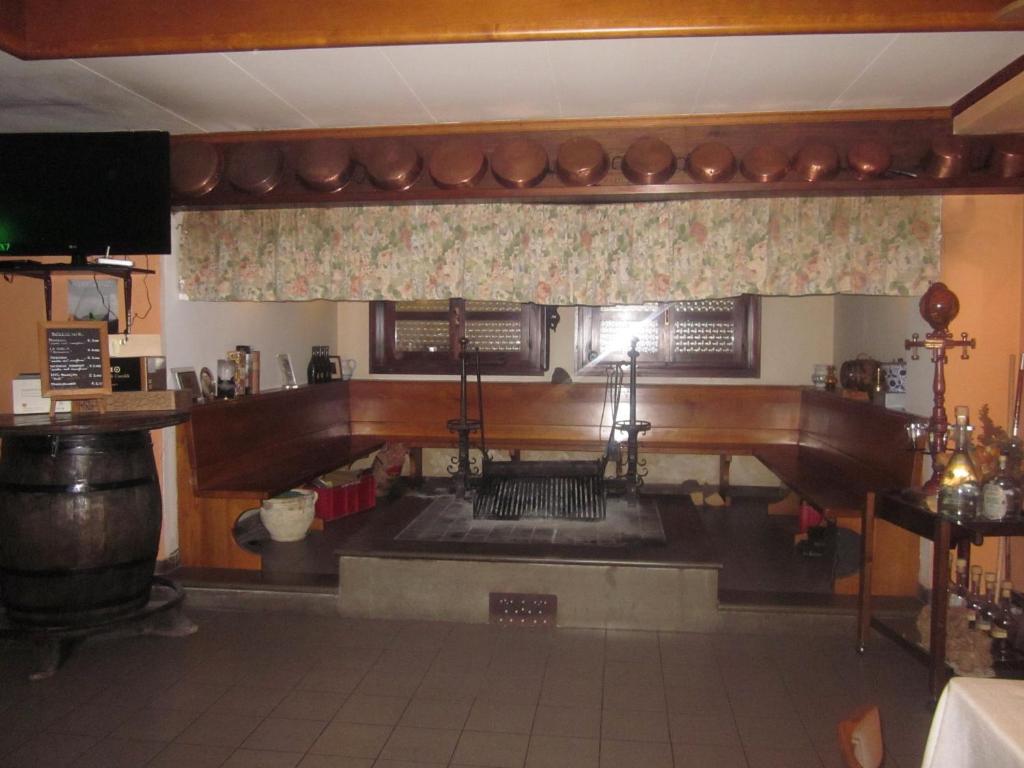 Albergo Leon Bianco Moggio Udinese Exterior foto
